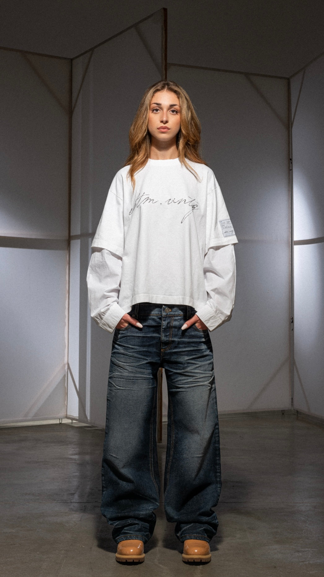 WHITE SIGNATURE TEE & SHIRT