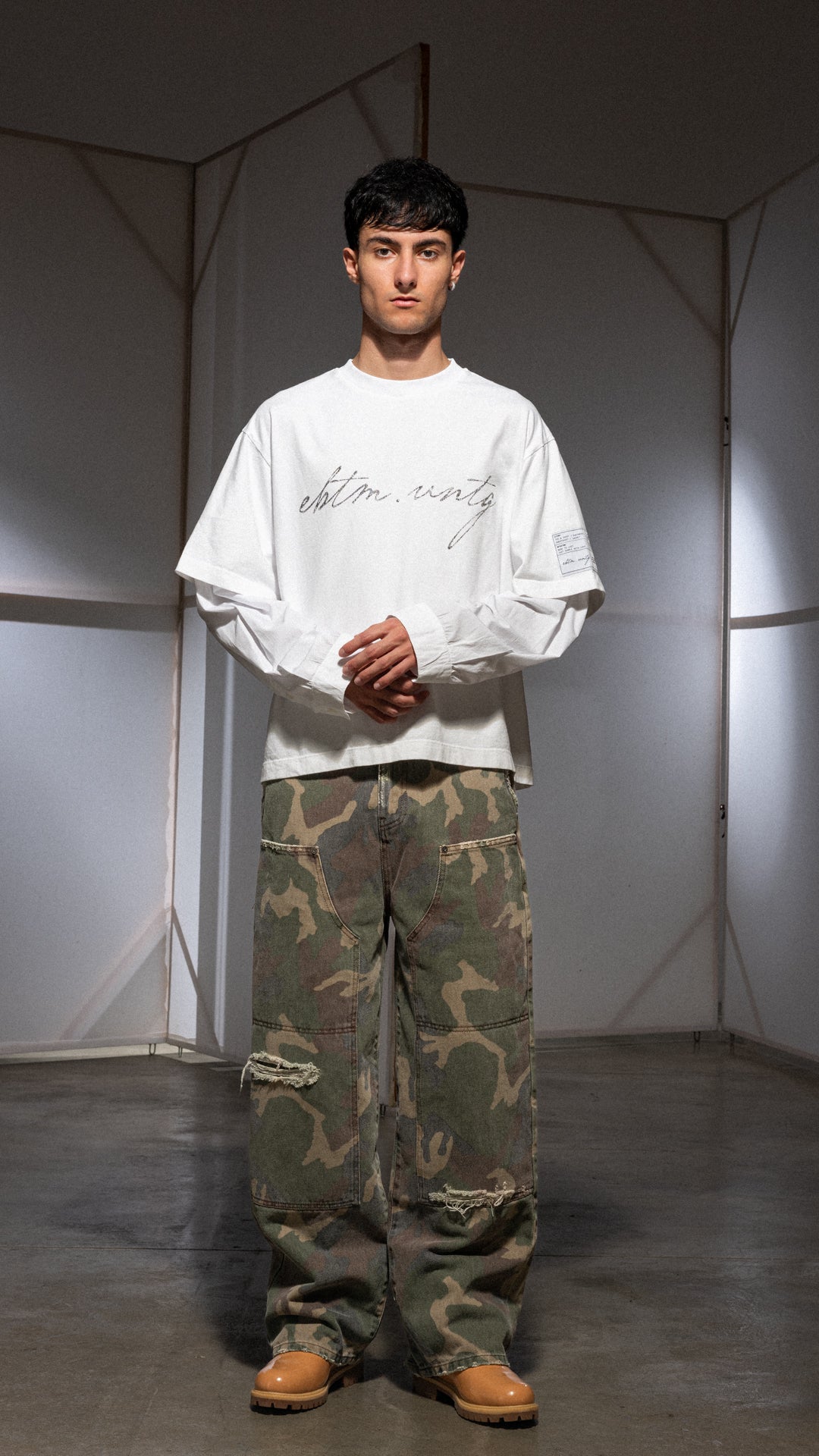 WHITE SIGNATURE TEE & SHIRT