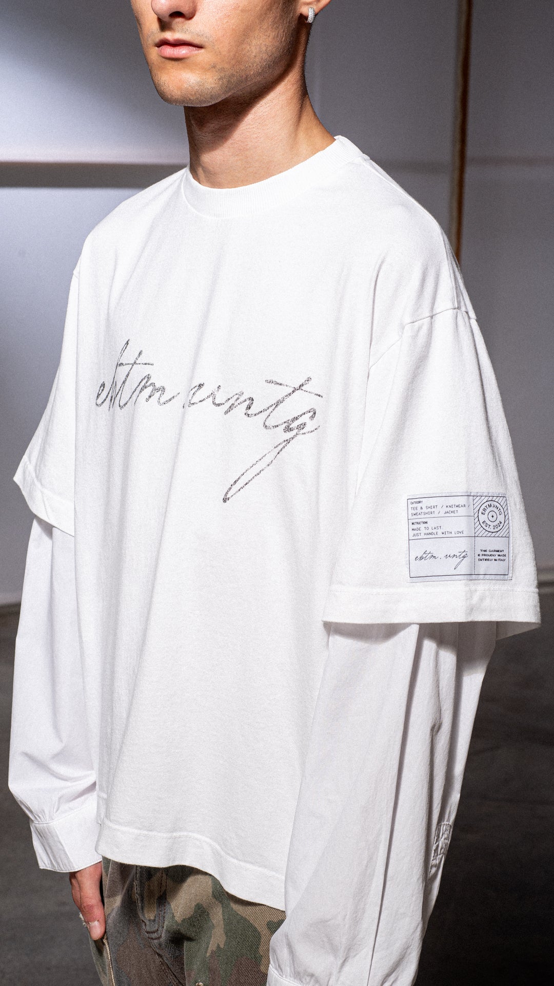 WHITE SIGNATURE TEE & SHIRT