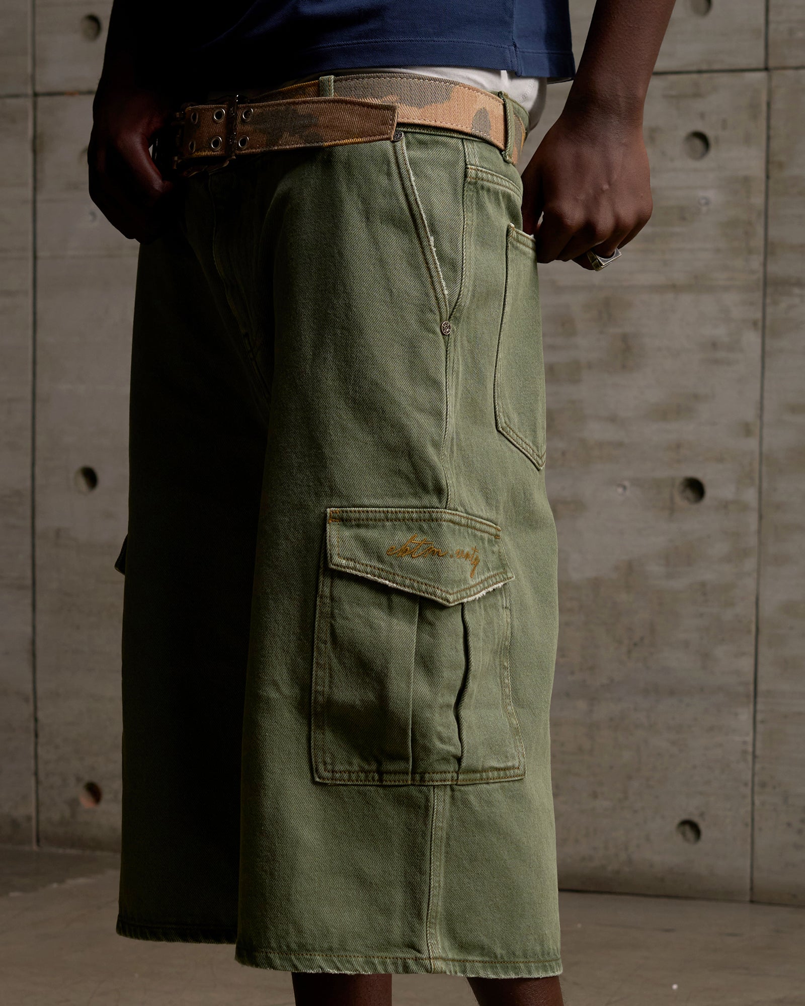 UTILITY SAFARI OLIVE SHORT