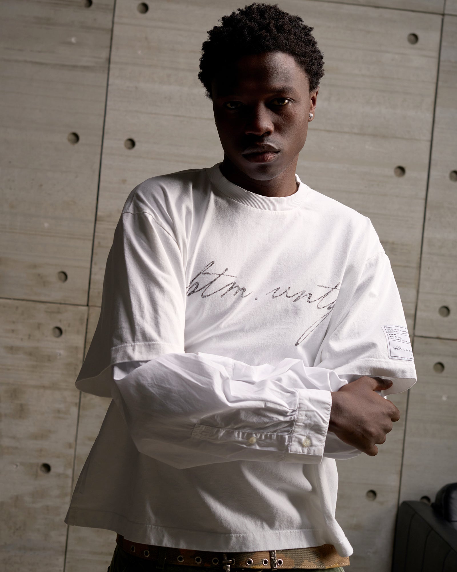WHITE SIGNATURE TEE & SHIRT