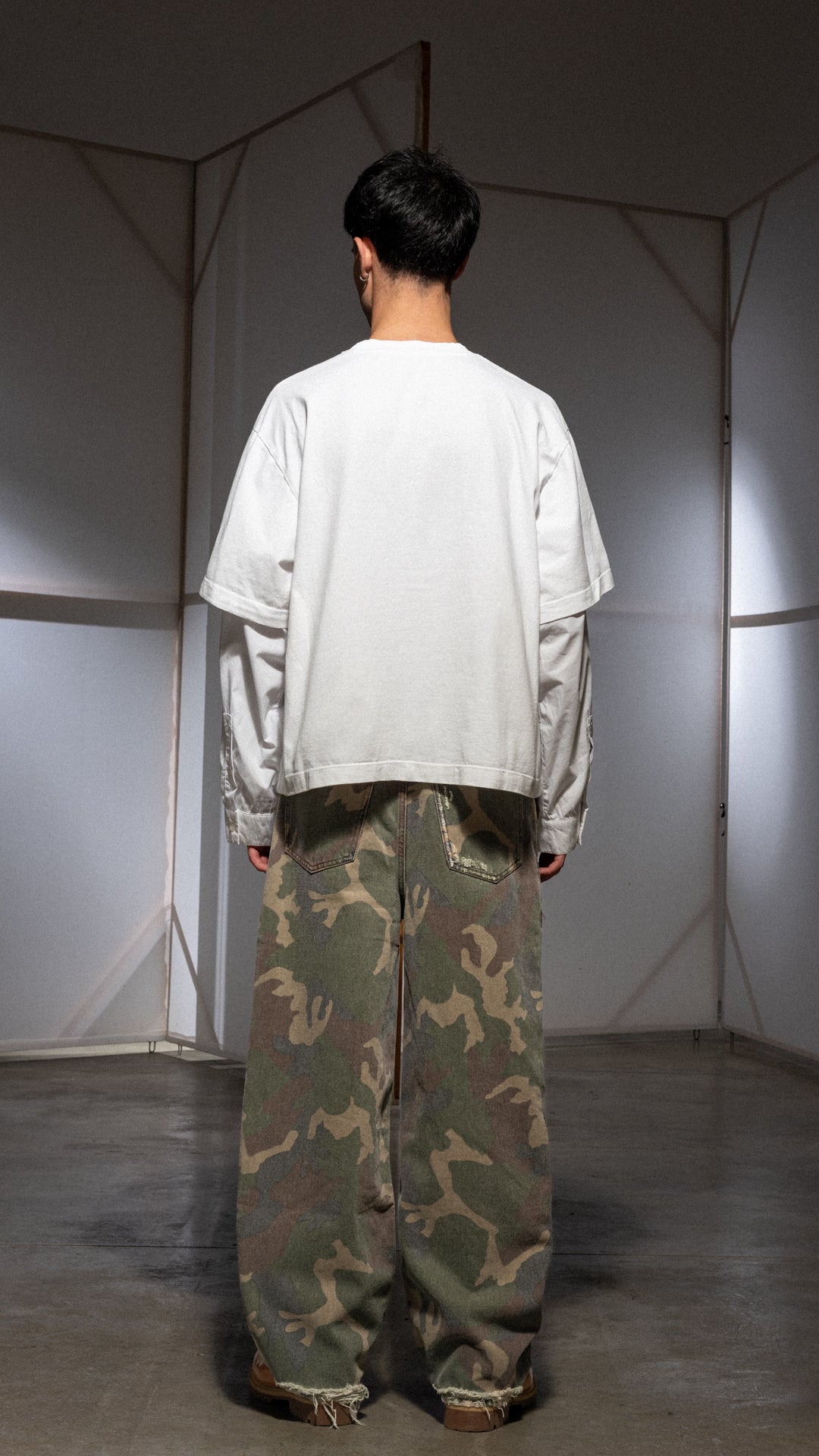 WHITE SIGNATURE TEE & SHIRT